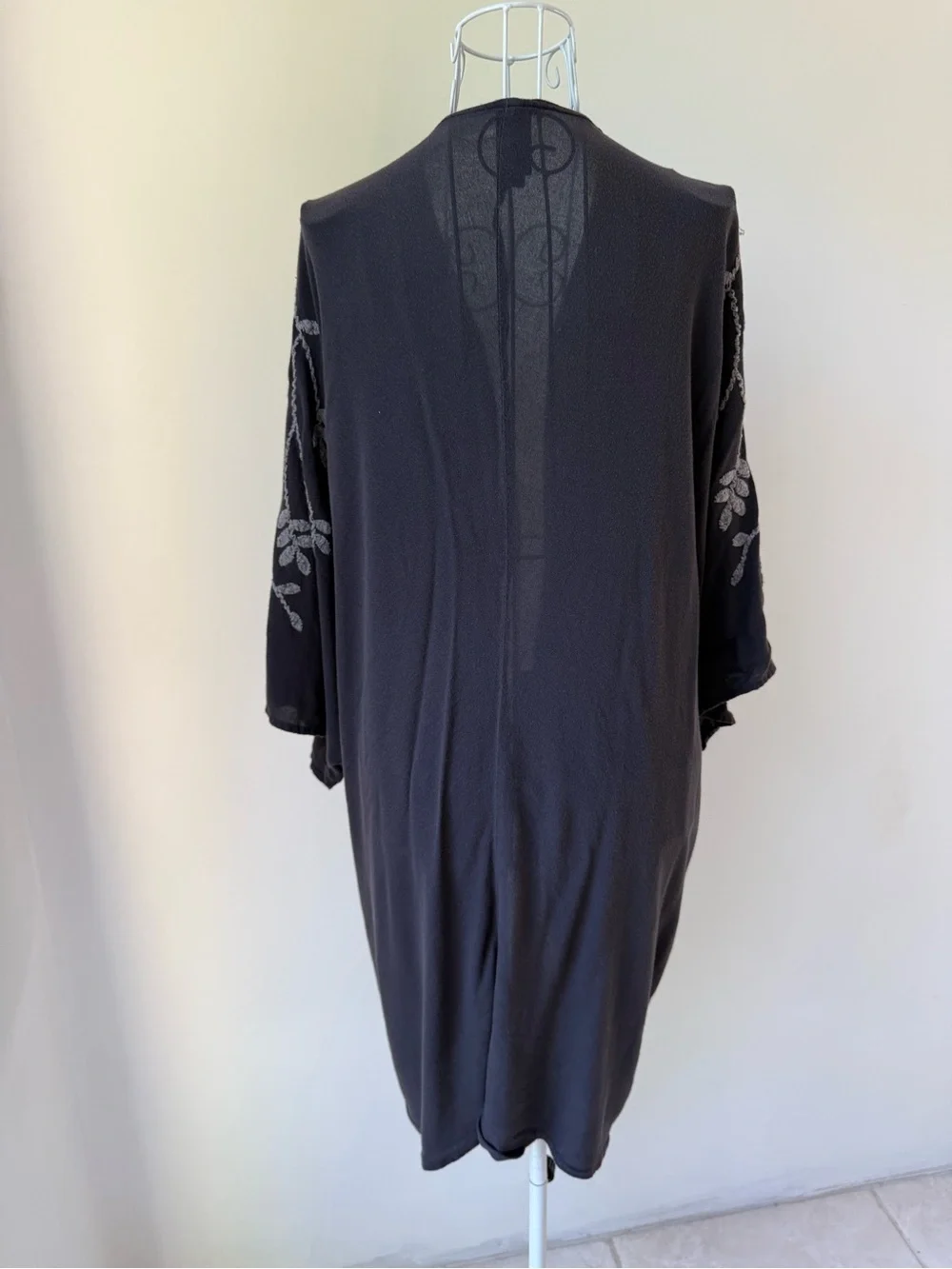 XCVI Embroidered Rayon Cocoon Cardigan Kimono Gray Open Front Medium